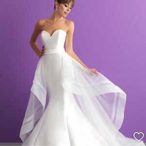 Bridal Gown with Detachable Train and Sweetheart Neckline